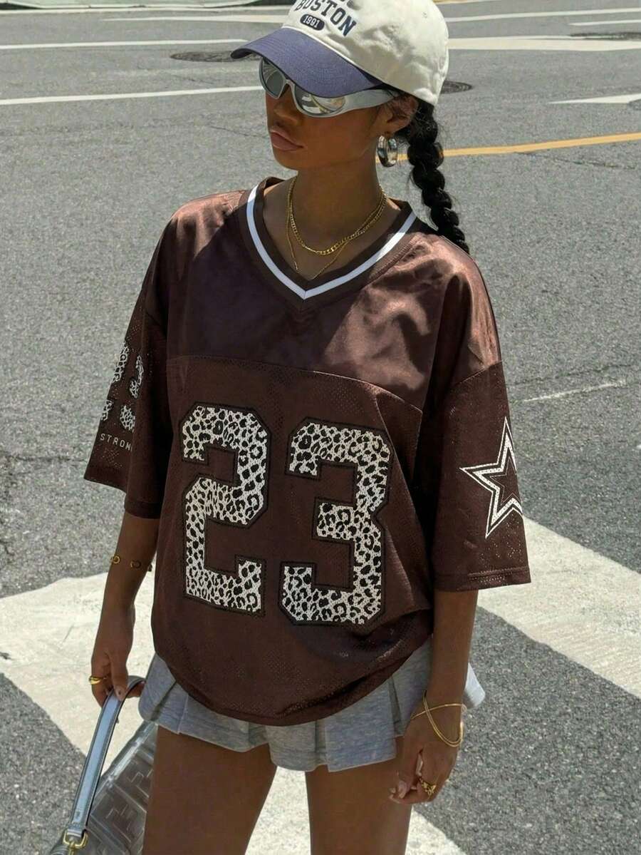 Muchica 棕色网眼V领宽松印花女式T恤 - 棕色 - 查看 1