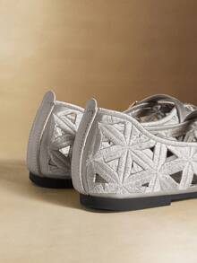 Rosivie Sepatu Loafer Kasual Slip-On Wanita dengan Desain Gesper dan Bagian Dalam Berongga - Perak 1 - View 4