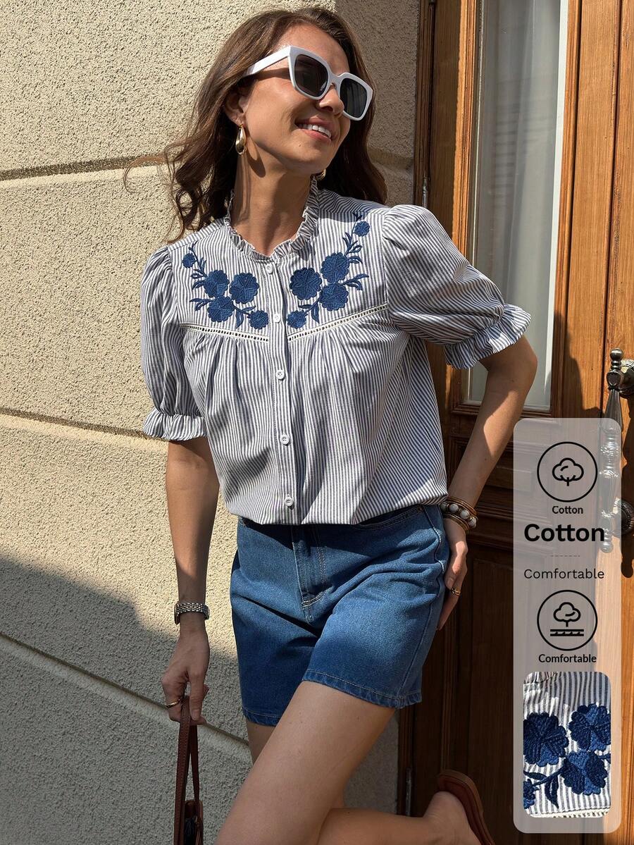 SHEIN Clasi 女士舒适刺绣条纹衬衫,优雅适合度假和户外活动,春夏必备单品,适合复活节、婚礼及各种活动。优雅度假夏季穿搭,女士外出装扮,夏季上衣,衬衫,纽扣上衣,田园风上衣,100%纯棉衬衫,女士夏季穿搭,女士衬衫,休闲现代女士上衣,工作衬衫,女士职业装,女士办公室工作衬衫,女士短袖棉质上衣,法式衬衫,刺绣棉质上衣,纯棉女士 - 藍白色 - 查看 1