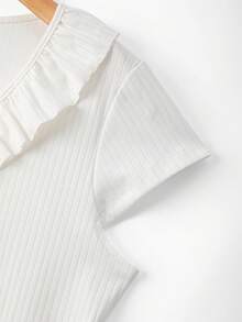 GlowEve CURVE Blusa feminina plus size de verão exclusiva com decote em V e babados, em malha de seda gelada, manga curta e design diferenciado. - Branco - Ver 5