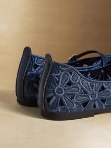 Rosivie Women's Buckle Design Floral Hollow-Out Fashion Flats - Sapphire Blue 2 - View 4