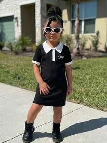 SHEIN 少女休闲日常黑白撞色领修身连衣裙，带刺绣蝴蝶结 - 黑與白 - 查看 1