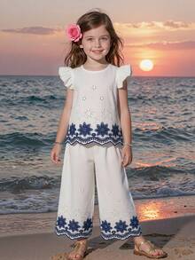 SHEIN 一套休闲甜美的女童两件套，包括一件白色衬衫，下摆饰有蕾丝花边、刺绣花卉图案和泡泡袖，搭配一条宽松的直筒裤，裤子采用松紧腰带和褶裥设计。 - 彩色 - 查看 4