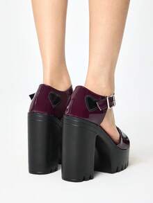 ROMWE Kawaii Giày sandal cao gót hở mũi màu đỏ tía dành cho nữ, phong cách Punk Gothic thanh lịch, họa tiết hình trái tim, khóa vuông bằng kim loại, dây đeo mắt cá chân co giãn, thiết kế kín, đế dày, gót dày, thích hợp cho mùa xuân hè, tiệc tùng, lễ hội, giày một gót dành cho nữ. - Màu Đỏ Sâu - Xem 6