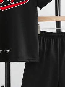 男童休闲时尚创意图案T恤短裤套装（2件套），舒适百搭，适合春、夏、秋季日常穿着。 - 彩色 - 查看 4