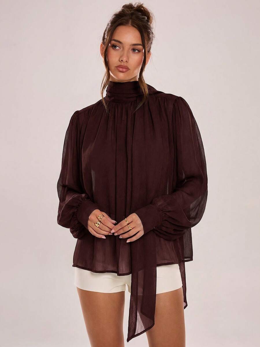 Avenya Áo sơ mi dài cổ đứng xếp ly quá khổ bằng vải chiffon kiểu cổ điển, thắt nơ. - màu nâu - Xem 1