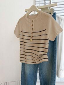 Franclia 休闲宽松圆领短袖针织条纹半开襟纽扣设计米色女士春夏套头毛衣短袖针织衫短袖开衫罗纹衬衫针织衫女士纽扣毛衣短袖针织衫条纹针织衫女士上衣女士针织衫优雅针织衫女士最新款上衣女士新品女士休闲上衣 - 駝色 - 查看 5