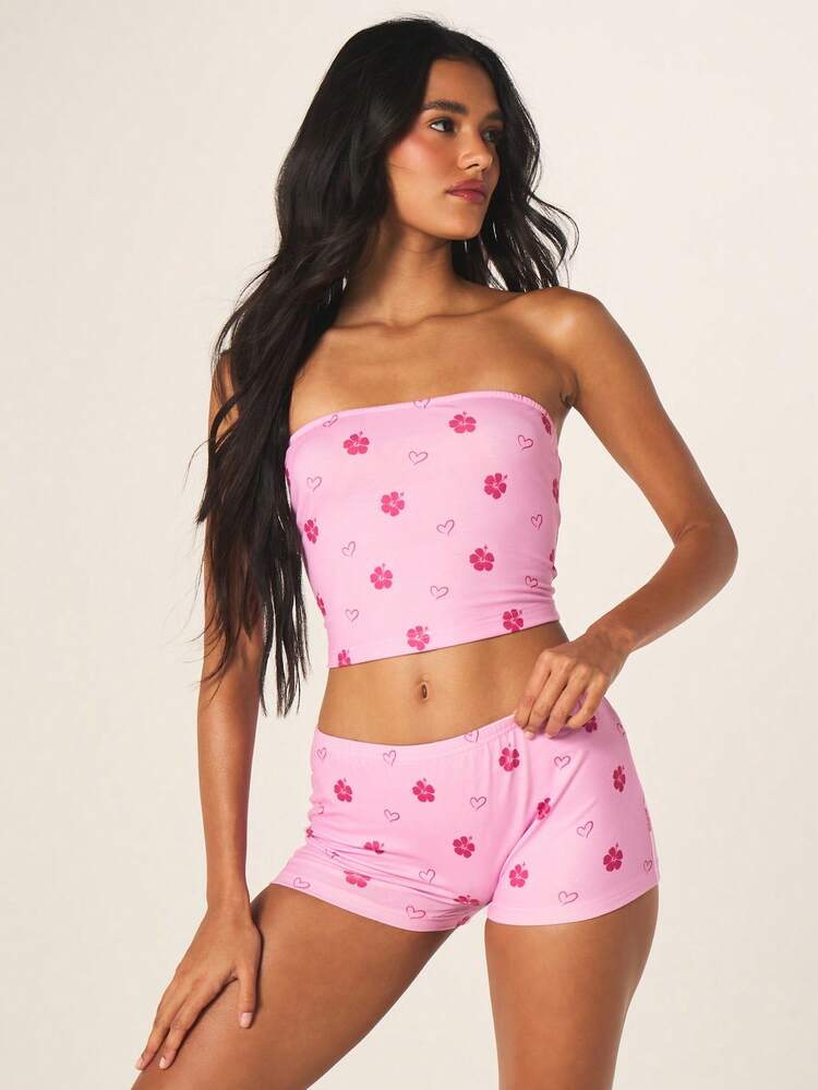MISSGUIDED Set di pigiama estivo da donna con top corto a fascia e pantaloncini abbinati con stampa floreale a cuore, coordinato per il relax e la notte