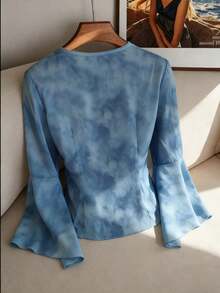 GlowEve 女士优雅蓝色花卉印花喇叭袖休闲沙滩衬衫，前系带设计，适合约会、外出、新年等场合，百搭上衣 - 藍色 - 查看 2