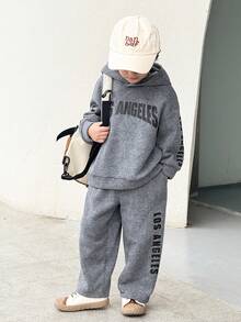 SHEIN Little Byeori 2 Stücke/Set Kleine Jungen Lässig Street Koreanischer Stil Batik Hoodie & einfarbige Jogginghose mit elastischem Bund, geeignet für Ferien, Herbst/Winter - Verschiedenfarbig - Übersicht 4