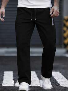 EGENSIO Quần nam in chữ, cạp chun có túi, kiểu dáng thường ngày. - màu đen - Xem 2