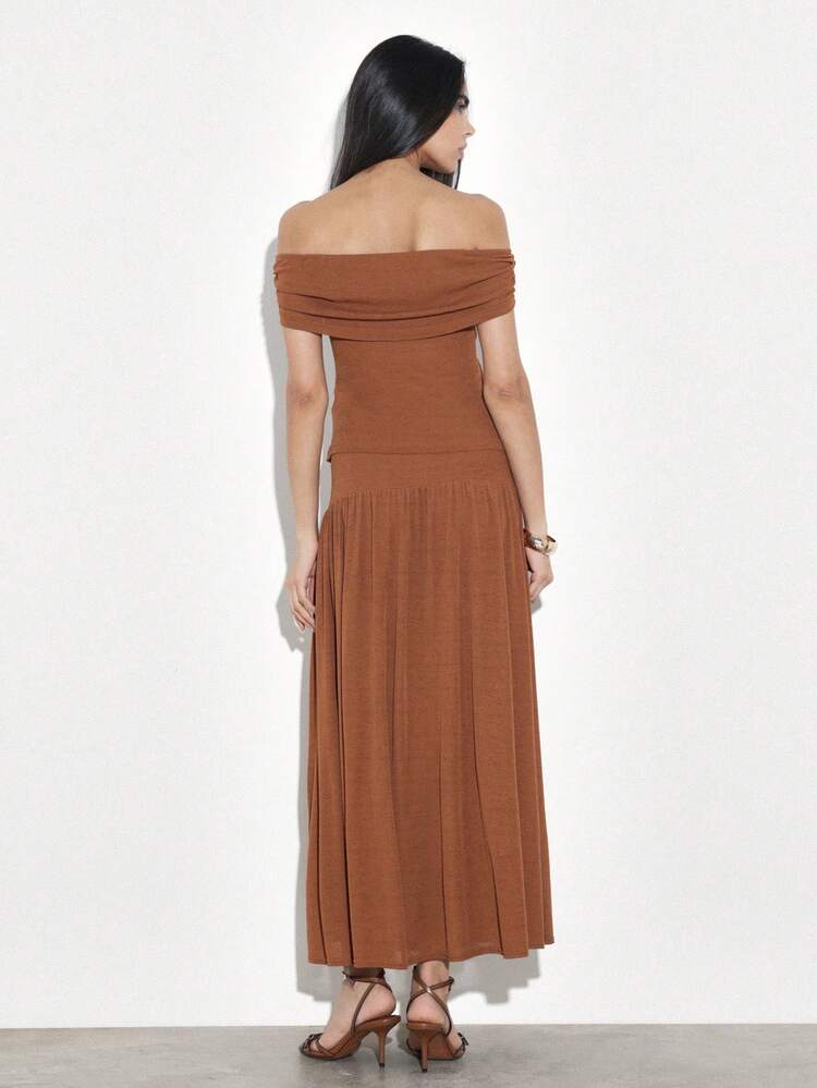 KSTM Off Shoulder Brown Wide Waistband Maxi Dress With Ruched Bodice And Flowing A-Line Silhouette For Evening Occasions