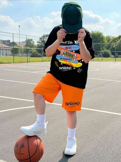 2件套男童时尚滑板标语印花圆领短袖T恤和短裤套装，运动服，适合节日、派对、春夏穿着，舒适时尚休闲，适合户外野餐、街头摄影、校园、假期、送礼