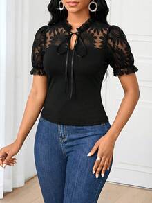SHEIN Lady Áo thun trơn màu thanh lịch phối ren, thắt nơ phía trước, thích hợp cho mùa hè. - màu đen - Xem 6
