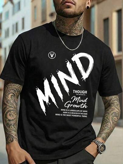 Manfinity Homme เสื้อลำลองแขนสั้นพิมพ์ลายสโลแกนสำหรับผู้ชาย