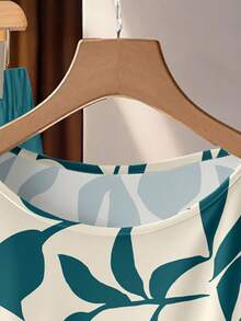 SHEIN Clasi 休闲复古优雅通勤百搭暖杏绿花卉印花图案，适合秋冬季节穿着。舒适宽松的圆领短袖衬衫配蝴蝶结和直筒裤两件套。 - 彩色 - 查看 5