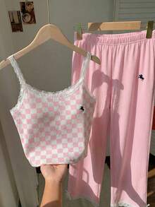 SHEIN EZwear 2026夏季新款女士休闲粉色蕾丝边吊带格纹上衣搭配粉色条纹裤两件套，返校季米黄色两件套，适合夏季、度假、音乐节等场合 - 彩色 - 查看 3