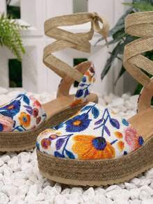 Alpargata clara tipo yute con bordado floral y cintas - Blanco - Ver 2