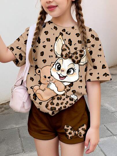 Bộ đồ đi học cho bé gái tuổi teen, họa tiết thỏ và báo đốm hoạt hình dễ thương cổ điển, màu kaki, phong cách Mori Girl ngọt ngào retro, áo thun ngắn tay và quần short tối giản thường ngày cho bé gái tuổi teen, phù hợp cho mùa hè, hoạt động thể thao thường ngày ở trường, dã ngoại ngoài trời, chụp ảnh đường phố.