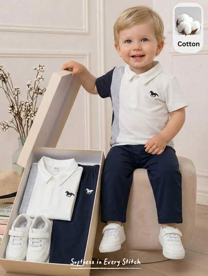 Cozy Pixies Bộ đồ 2 món cho bé trai họa tiết ngựa, áo polo tay ngắn phối màu tương phản và quần cạp chun.