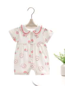 SHEIN Bộ đồ liền thân cho bé gái thời trang xuân/hè 2026 mới, chất liệu cotton mềm mại, in hình dâu tây hoạt hình, kiểu công chúa, thích hợp mặc hàng ngày và đi nghỉ mát, dễ dàng mặc vào/cởi ra bằng nút bấm. - Nhiều màu - Xem 4