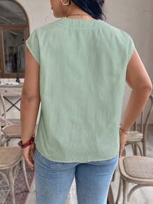 SHEIN Clasi 大码女式V领无袖条纹休闲衬衫 - 綠色 - 查看 2