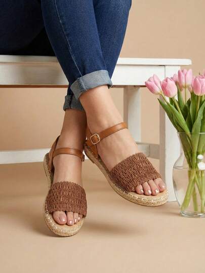 Sandalias planas de alpargatas con tiras trenzadas y cierre de hebilla en el tobillo para mujer, zapatos casuales de playa para verano. Sandalias planas de alpargatas tejidas elegantes para mujer con cómoda tira en el tobillo para atuendos de verano.