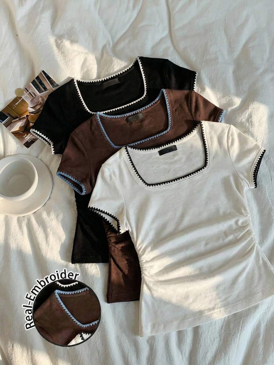 SHEIN EZwear 3件套女士休闲简约方领舒适撞色贝壳花纹刺绣T恤，时尚百搭，适合外出、街头风、搭配和度假穿着 - 彩色 - 查看 1