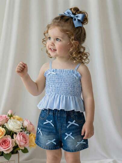 2件套女婴夏季新款吊带上衣，条纹荷叶边下摆设计，蝴蝶结装饰，搭配牛仔短裤，休闲度假装