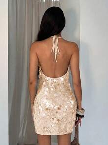 Glamine Vestido curto de lantejoulas com decote em V profundo e costas nuas, perfeito para uma festa ou encontro romântico. - Damasco - Ver 2