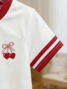 SHEIN Playful Pals 女婴樱桃蝴蝶结圆领短袖条纹T恤，婴幼儿服装，女童套头衫，女童T恤，婴幼儿上衣，适合春夏穿着，尺码6个月至3岁 - 紅白色 - 查看 3