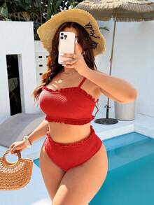 Swim Basics Conjunto de traje de baño de vacaciones en la playa para mujer, con parte superior tipo bandeau de tela jacquard de unicolor con adorno floral y Bottom tipo bikini de tela jacquard de unicolor con volante en la cintura, estilo minimalista sexy - Rojo - Ver 4