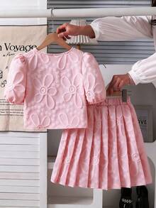 SHEIN Bộ đồ thể thao thường ngày thanh lịch dành cho bé gái: áo khoác cardigan màu trắng bóng, chất liệu jacquard, cài khuy ngọc trai, kết hợp với chân váy xếp ly. - Hồng - Xem 2