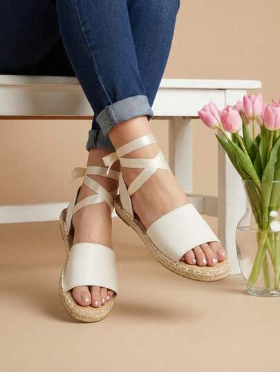 Alpargatas planas de gamuza con lazo al tobillo para mujer, ideales para la playa con suela de yute antideslizante, Sandalias negras de yute trenzado con punta abierta para mujer ideales para el verano y salidas casuales