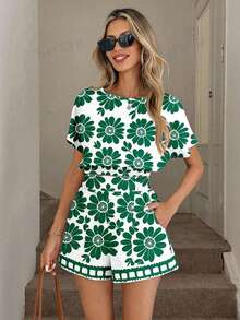 SHEIN LUNE Bộ đồ nữ thoải mái, năng động, phong cách đi nghỉ mát, họa tiết hình học trừu tượng, áo và quần short cạp chun, thích hợp cho mùa xuân/hè. - Nhiều màu - Xem 5