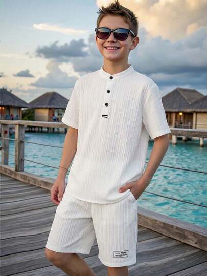 SHEIN 男童休闲韩版立领半拉链短袖上衣+印花短裤两件套，适合户外玩耍、街头风、派对、城市漫步