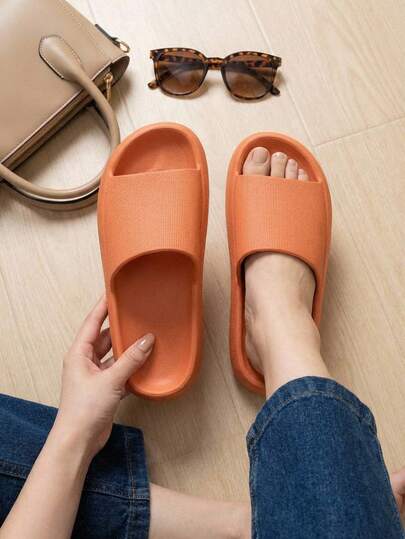 Sandalia slide mujer, sandalia eva ligera, sandalia cómoda, sandalia una pieza, calzado casual mujer, sandalia para playa, sandalia resistente, sandalia cómoda diaria