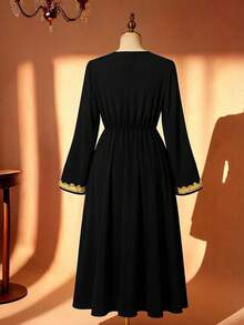 Plus Size Long Sleeve V-Neck Color Block A-Line Arabic Style Dress With Gold Lace Trim - Black - View 2