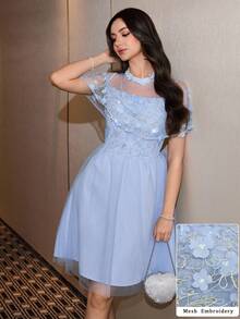 Modelyn 女士法式优雅蓝色3D立体花卉网纱披肩袖收腰连衣裙 - 藍色 - 查看 8