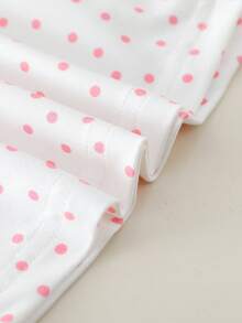 SHEIN Playful Pals 2026春夏新款时尚假日女童两件套，采用优质面料制成，饰有俏皮的波点图案，荷叶边领泡泡袖上衣搭配喇叭裤，适合户外探险，让孩子们在阳光下自由奔跑；也适合休闲运动和优雅派对，让小公主在任何场合都成为众人瞩目的焦点。 - 粉色 - 查看 4