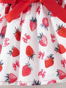 SHEIN Playful Pals Đầm bé gái mùa hè 2025 màu đỏ gân in hình trái tim viền bèo nhún, kiểu dáng dễ thương thường ngày; Đầm bé gái mùa hè 2026 màu đỏ gân in hình dâu tây viền bèo nhún, kiểu dáng dễ thương thường ngày, thích hợp mặc đi biển; Đầm bé gái mùa hè 2026 màu đỏ gân in hình dâu tây viền bèo nhún, kiểu dáng dễ thương thường ngày, ngọt ngào, đa năng, thích hợp mặc đi biển. - Đỏ - Xem 5