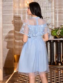 Modelyn 女士法式优雅蓝色3D立体花卉网纱披肩袖收腰连衣裙 - 藍色 - 查看 3