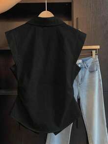 Everyssa Blusa de mujer con cuello polo sin mangas, abertura oblicua, cintura recogida, diseño asimétrico y bordado - Negro - Ver 2