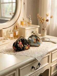 Cirelle Ví cầm tay kiểu cổ điển khóa cài – Ví vải canvas in hoa hồng, đựng son môi và chìa khóa mini, ví đựng tiền xu nhẹ, thích hợp cho các bữa tiệc, sử dụng hàng ngày và những chuyến đi ngắn. - Nhiều màu - Xem 7