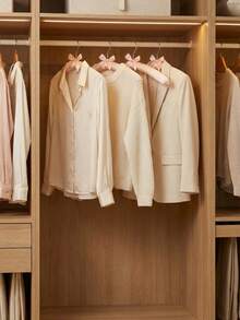 Cirelle Bộ 5 móc treo quần áo chống trượt bọc vải lụa – Lõi xốp liền mạch, nhẹ nhàng với quần áo, tiết kiệm không gian cho áo len & áo khoác, giúp sắp xếp đồ đạc trong phòng ngủ và tủ quần áo. - Nhiều màu - Xem 5