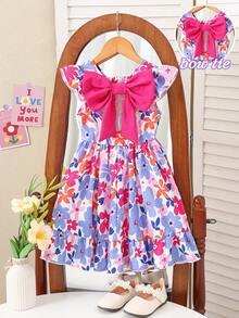 SHEIN Elladie kids 女童春夏新款休闲时尚连衣裙，彩色花卉数码印花图案，圆领无袖荷叶袖设计，后背镂空，紫红色3D蝴蝶结装饰，腰部收紧荷叶边下摆，适合小女孩穿着，可爱、舒适、优雅，适合日常、上学、外出、度假、派对等场合。公主裙、童装、花童裙、女童蝴蝶结裙、花卉蝴蝶结裙、带蝴蝶结的童装、夏季服装。柔软舒适。 - 彩色 - 查看 3