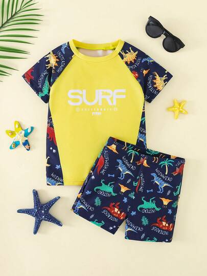 SHEIN Conjunto de traje de baño de 2 piezas con top de manga corta con estampado de letras de cuello redondo y shorts para niño casual de vacaciones en la playa