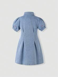 Elladie kids 少女蝴蝶結刺繡牛仔洋裝 藍色 秋季 開學季 泡泡袖 翻領 單排釦 A字版型 甜美公主風牛仔裙 - 淺色水洗藍 - 查看 3