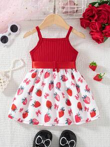 SHEIN Playful Pals Đầm bé gái mùa hè 2025 màu đỏ gân in hình trái tim viền bèo nhún, kiểu dáng dễ thương thường ngày; Đầm bé gái mùa hè 2026 màu đỏ gân in hình dâu tây viền bèo nhún, kiểu dáng dễ thương thường ngày, thích hợp mặc đi biển; Đầm bé gái mùa hè 2026 màu đỏ gân in hình dâu tây viền bèo nhún, kiểu dáng dễ thương thường ngày, ngọt ngào, đa năng, thích hợp mặc đi biển. - Đỏ - Xem 2