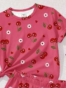 Bộ đồ 2 mảnh áo thun tay ngắn và quần đùi màu hồng kem dễ thương in hình hoa anh đào, phong cách cổ điển retro, phong cách nghỉ dưỡng thường ngày, phong cách gợi cảm, dễ thương kiểu Y2K, phù hợp cho bé gái, thích hợp cho trang phục mùa hè, xuân và hè, thoải mái, sành điệu, trang phục thường ngày, quần áo trẻ em in hình, sang trọng, phong cách mới, dự tiệc, góc nhìn riêng, thư giãn, trang phục Y2K, trang phục trở lại trường học. - Nhiều màu - Xem 4